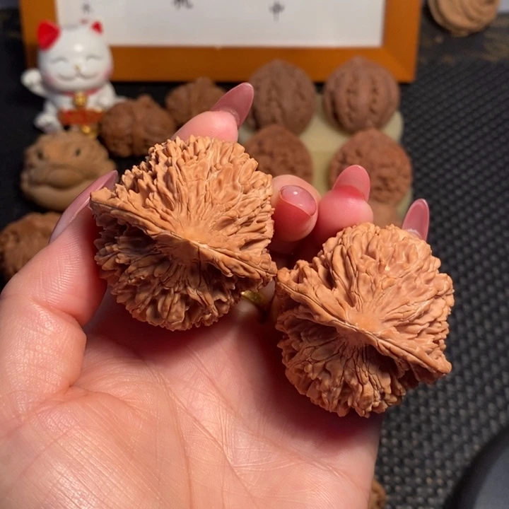 文玩核桃把件45玉麒麟