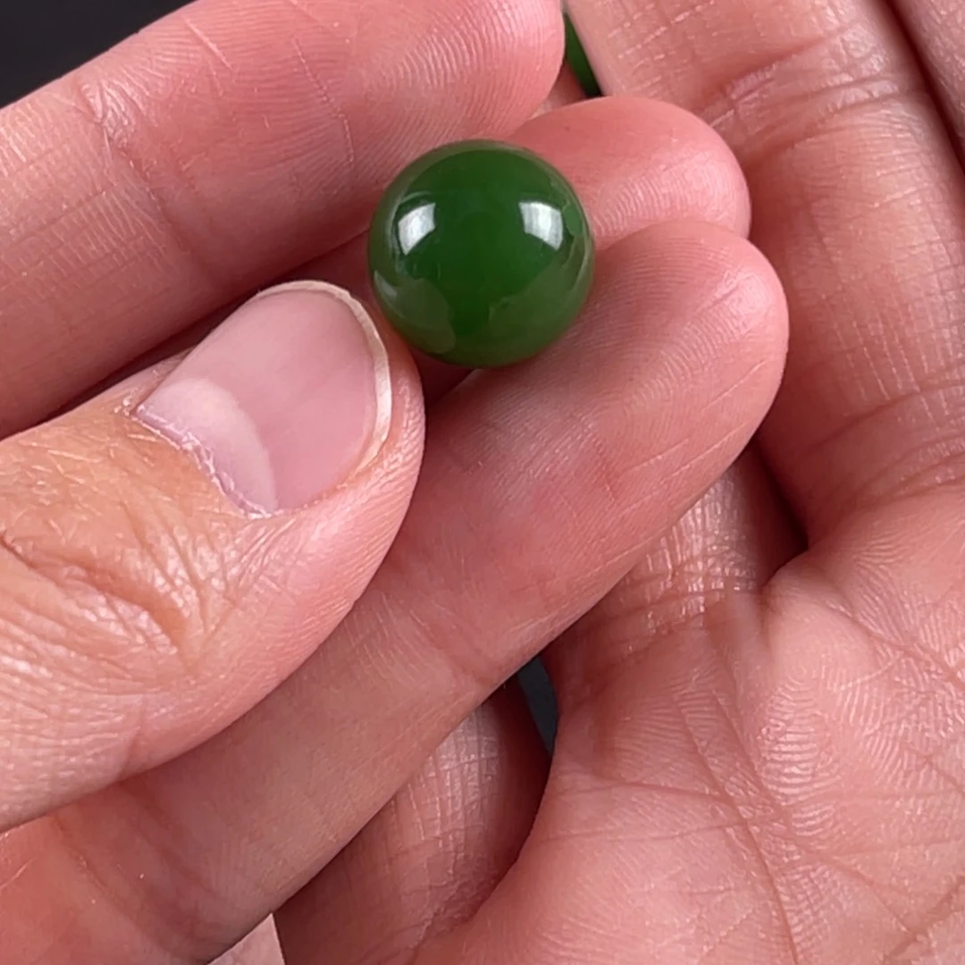 和田玉手串未镶嵌宅*卡12俄七坑粉阳绿满肉