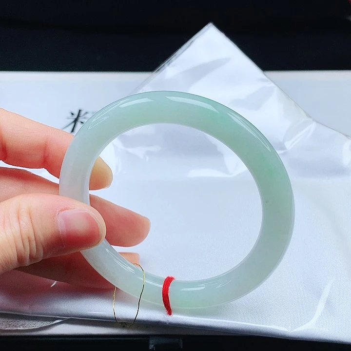 翡翠手镯未镶嵌57圈口