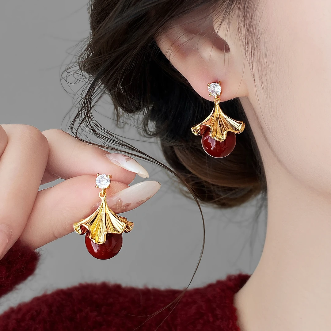 铜合金耳饰 新款小众秋冬红色耳钉耳环女轻奢高级感独特大气耳饰