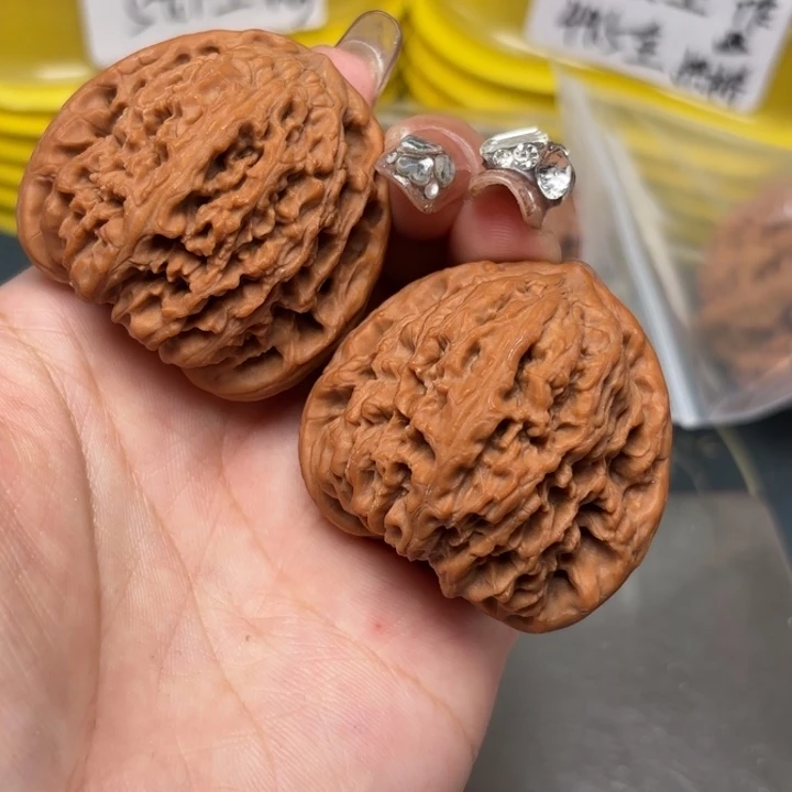 丫***丫文玩核桃吊坠43-33816-02