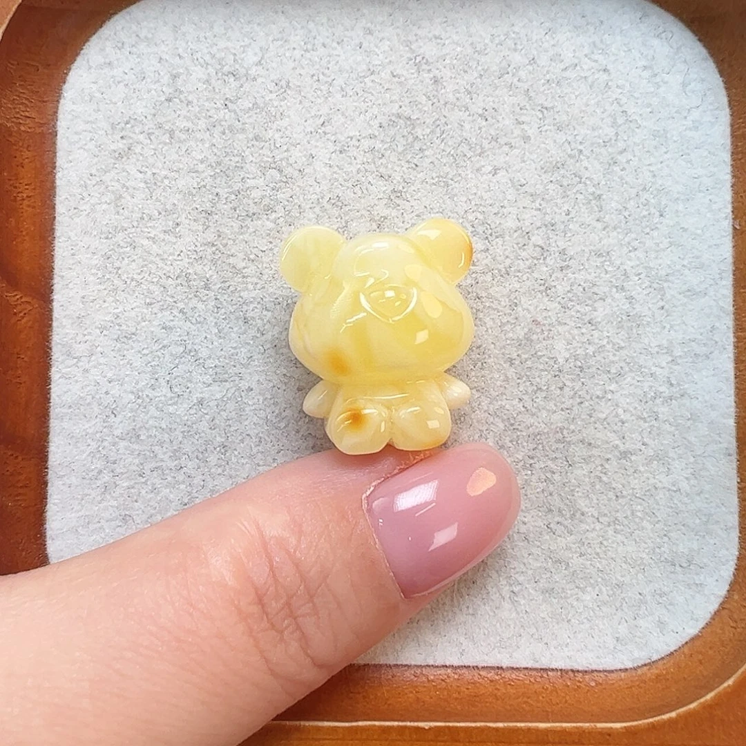 北***机琥珀未镶嵌珠宝奇石