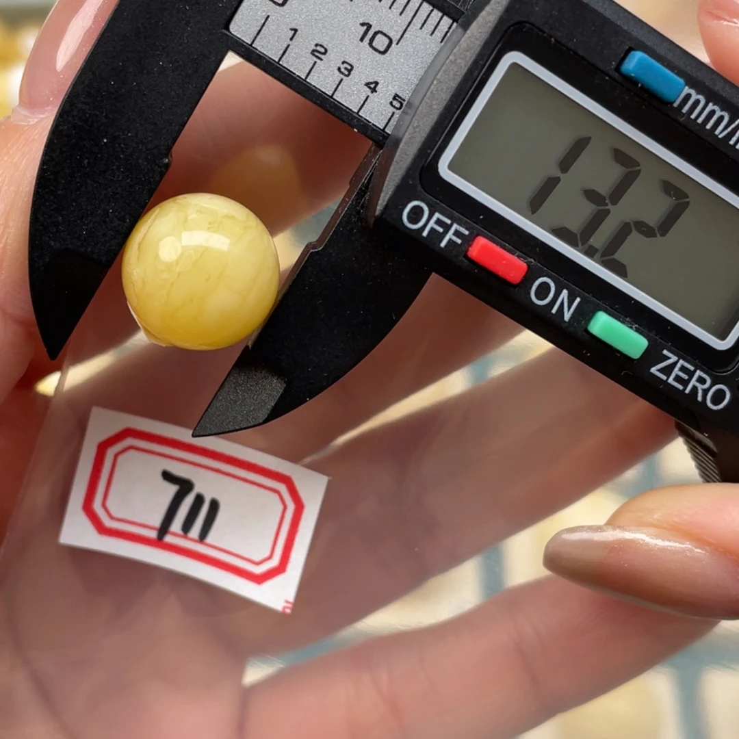 蜜蜡裸石未镶嵌为****止