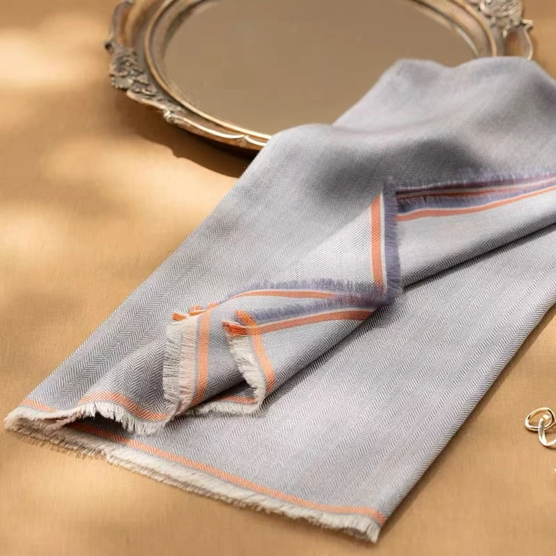 Hongxi Scarves/鸿晰丝巾灰紫羊绒LP100方巾高档空调毯E043