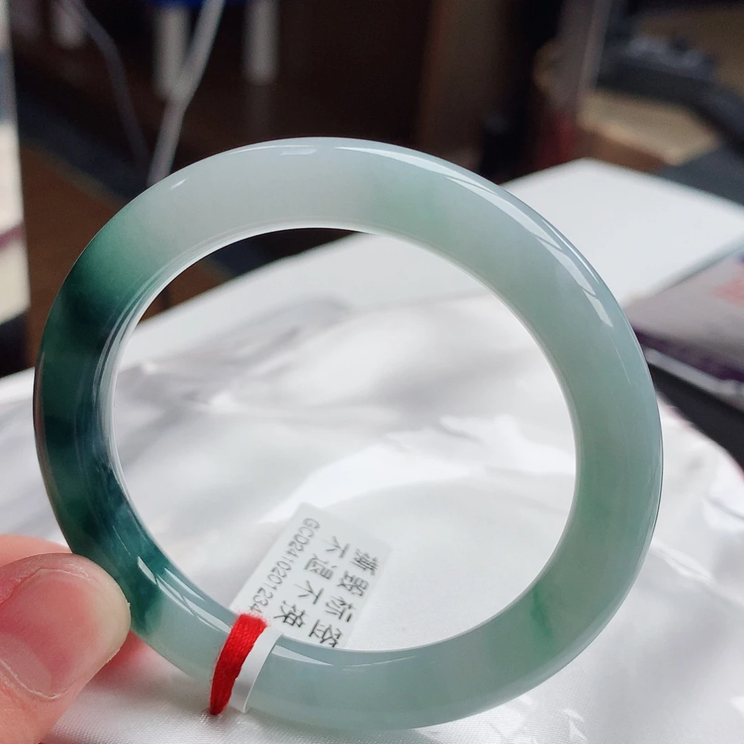 翡翠手镯未镶嵌天然翡翠A货