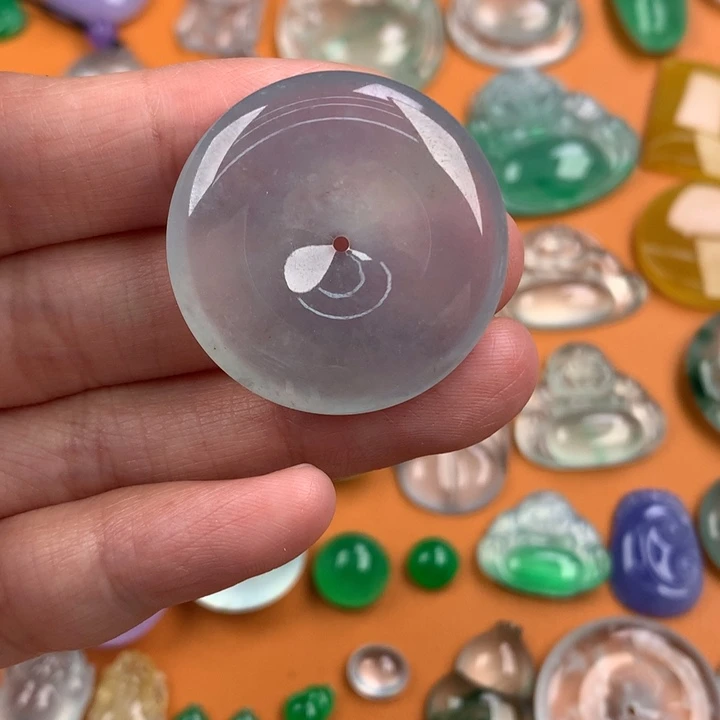 翡翠挂件未镶嵌….