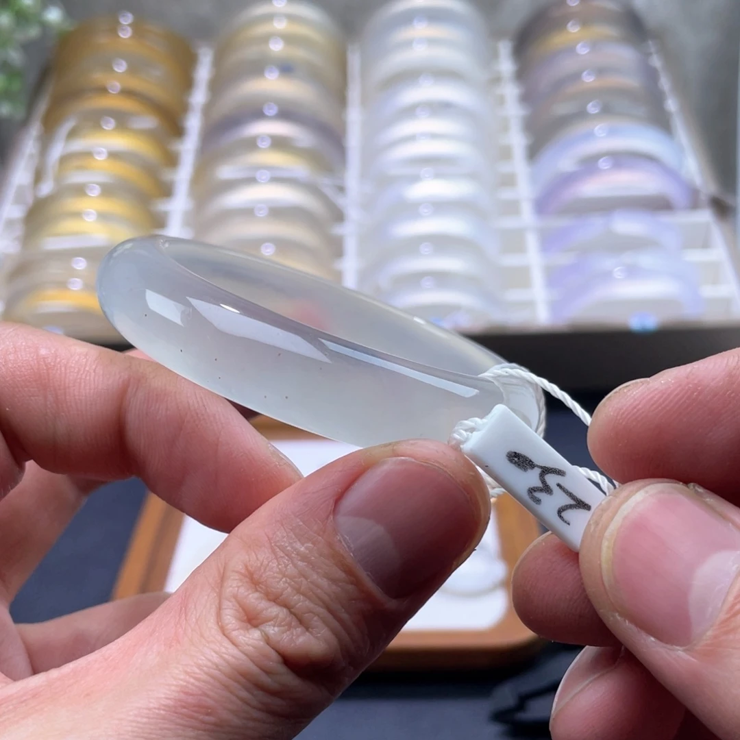玛瑙/玉髓手镯未镶嵌54.3特价飘沙