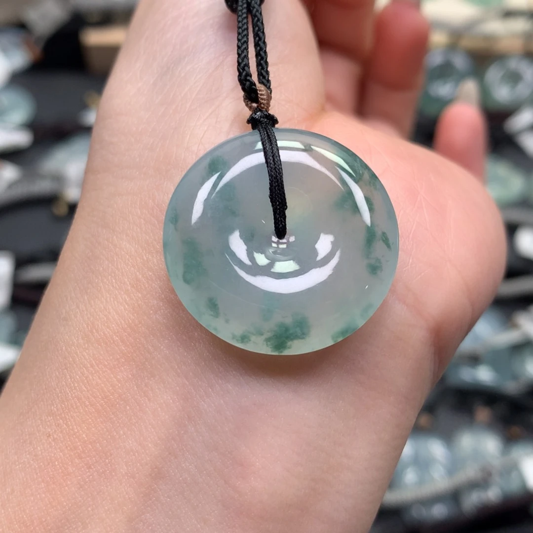 翡翠颈饰未镶嵌扣子