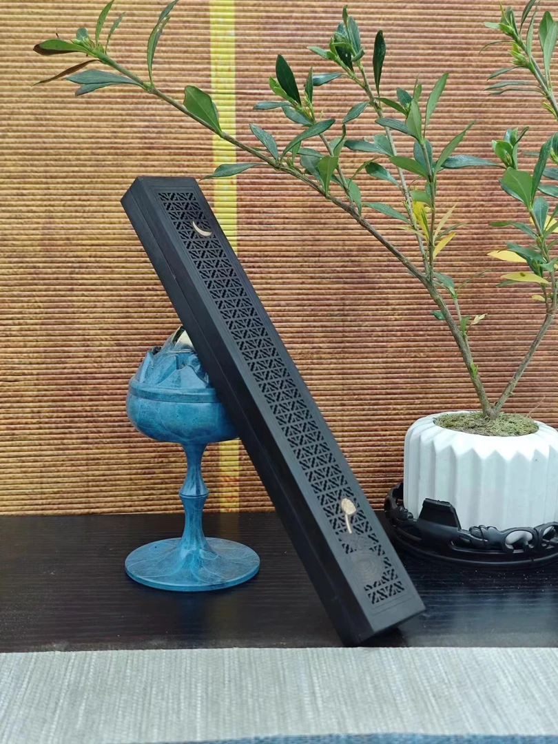 黑檀长款卧香盒一个