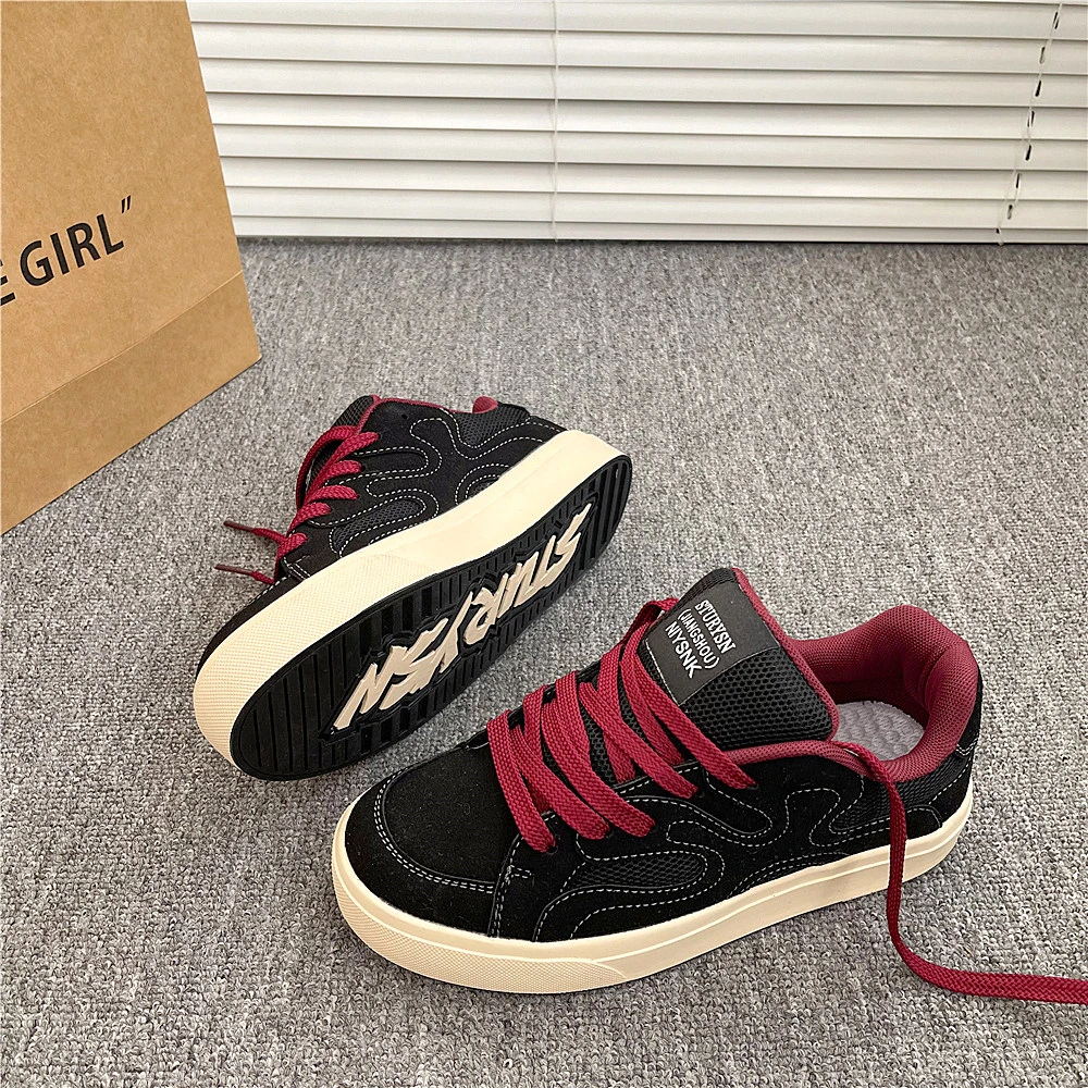 黑红色港风情侣鞋子男2025冬季新款厚底百搭女ins潮运动休闲板鞋