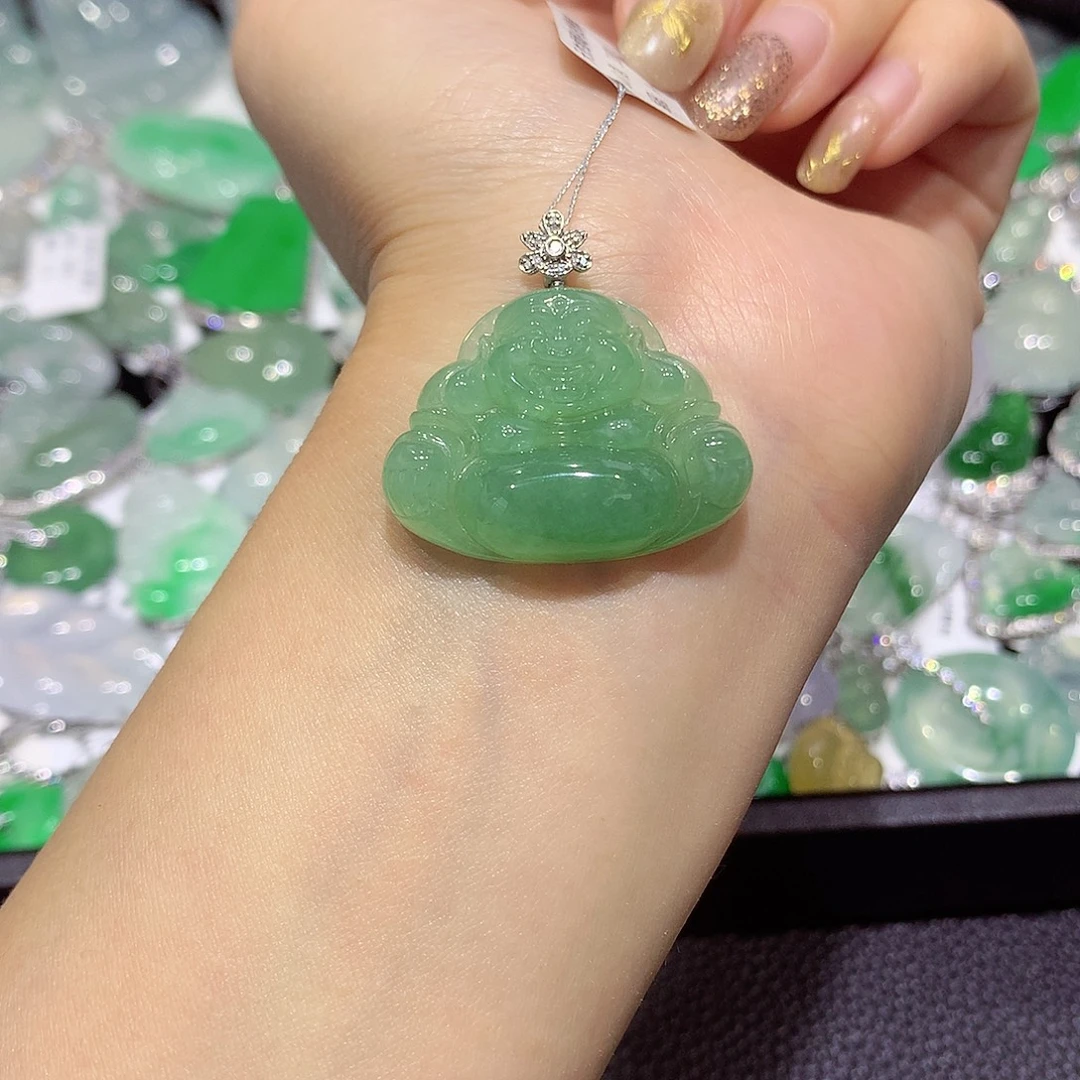 翡翠18K金镶嵌颈饰佛