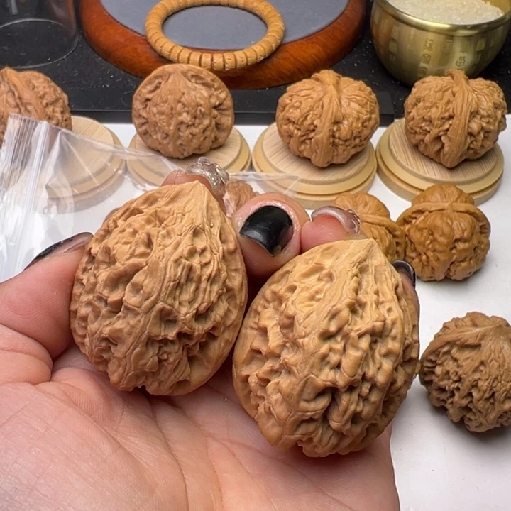 文玩核桃把件静34全品十三陵鸡心