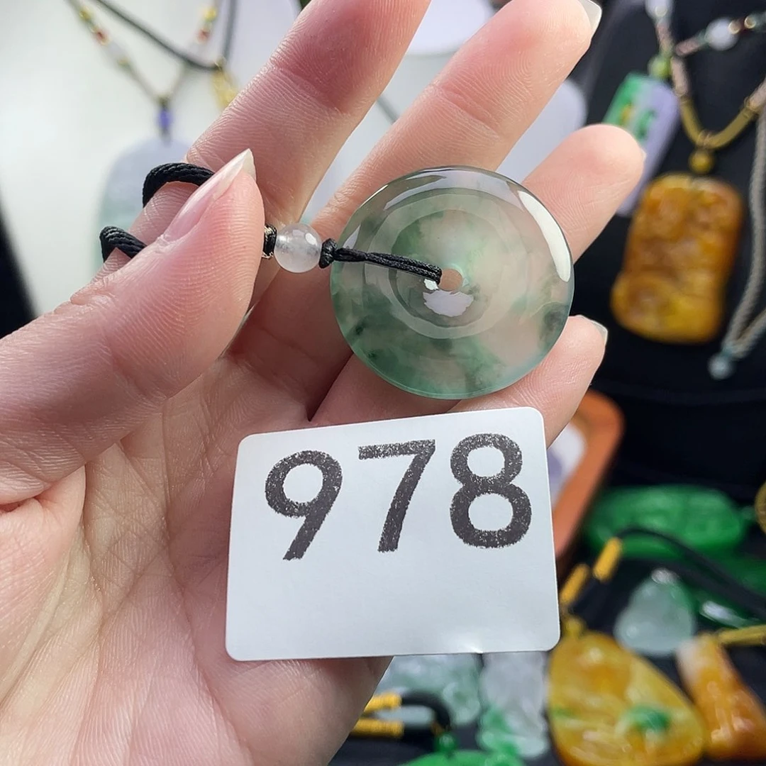 翡翠未镶嵌吊坠(赠链)