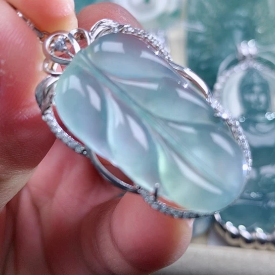 【闪购商品】翡翠颈饰银S925镶嵌天然翡翠