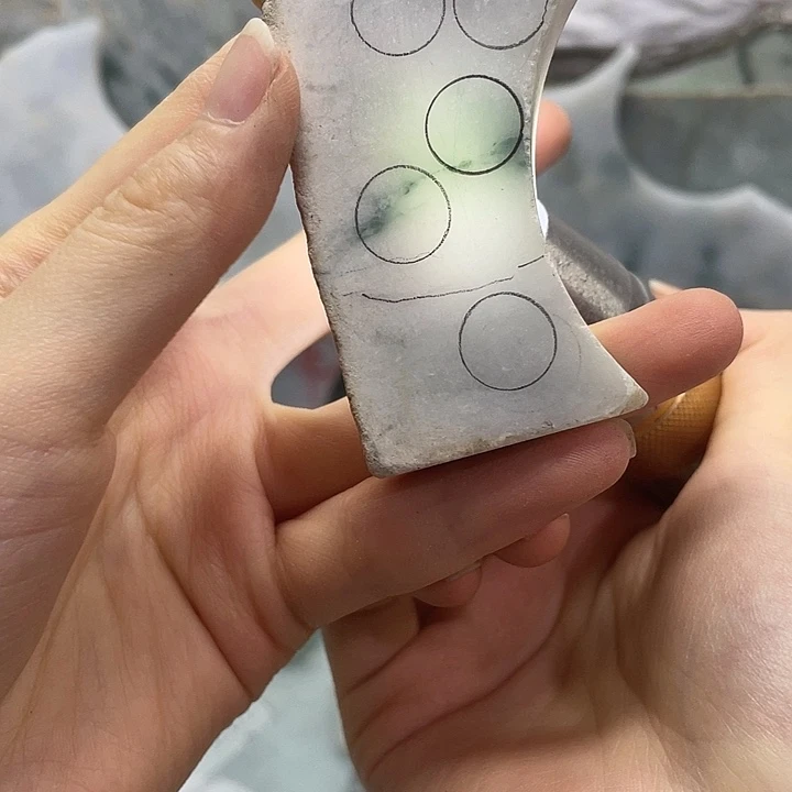 翡翠未镶嵌颈饰翡翠片料