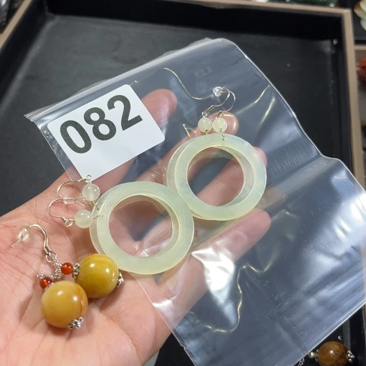 蛇纹石玉耳饰未镶嵌大**艾