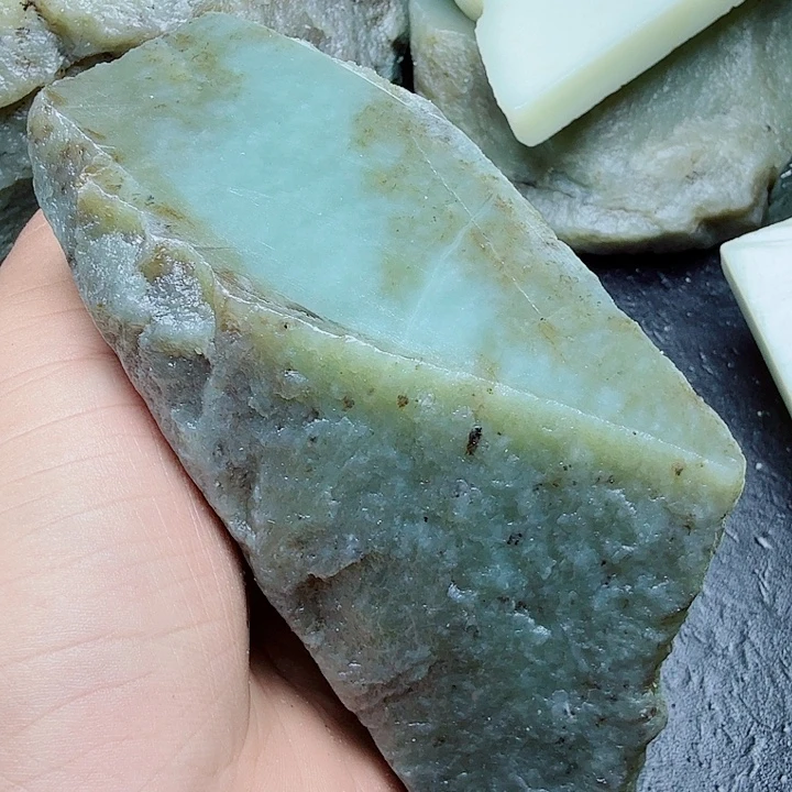 和田玉（糖玉）未镶嵌珠宝奇石