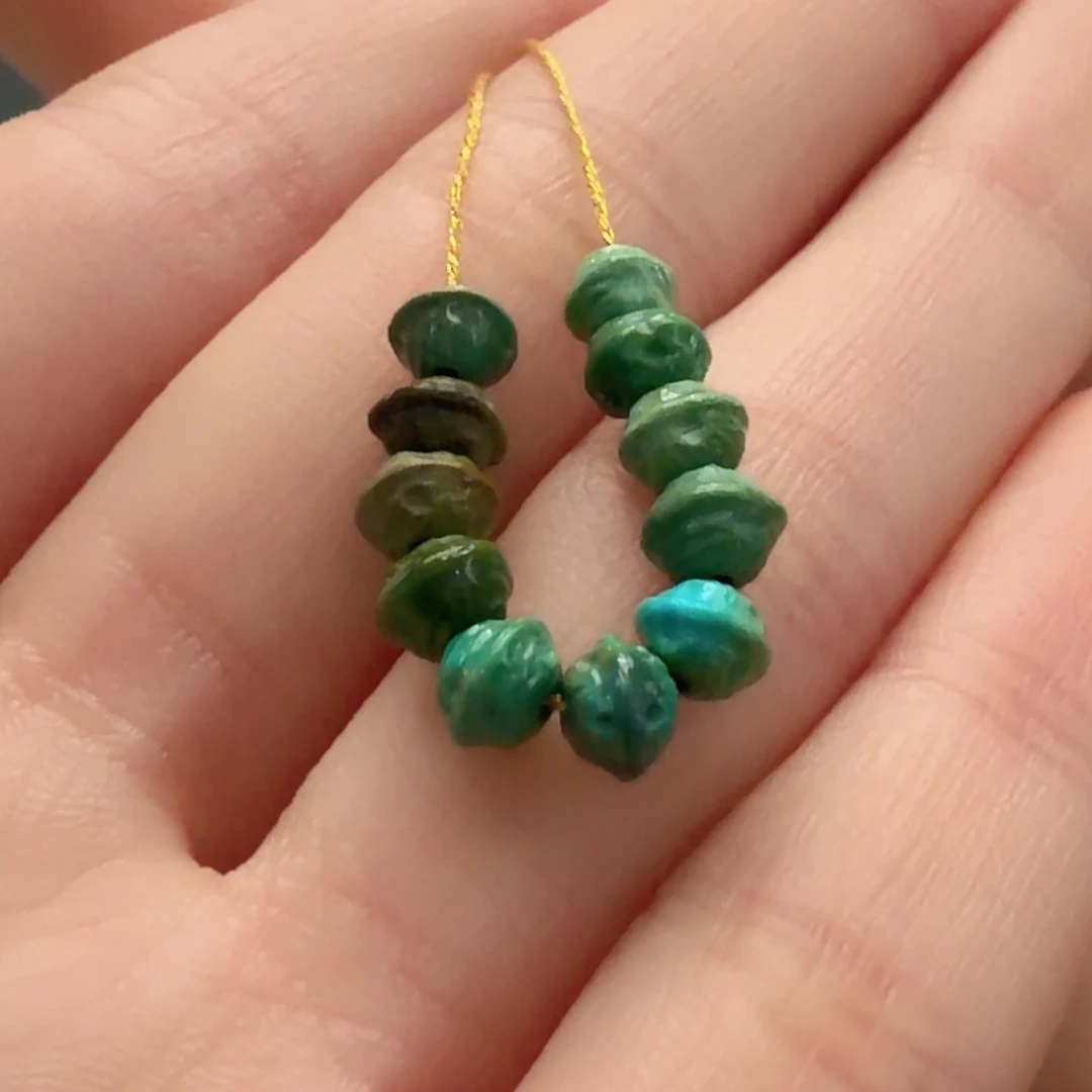 绿松石未镶嵌颈饰