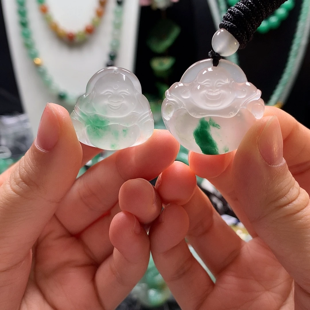 碧***溪石英质玉未镶嵌吊坠