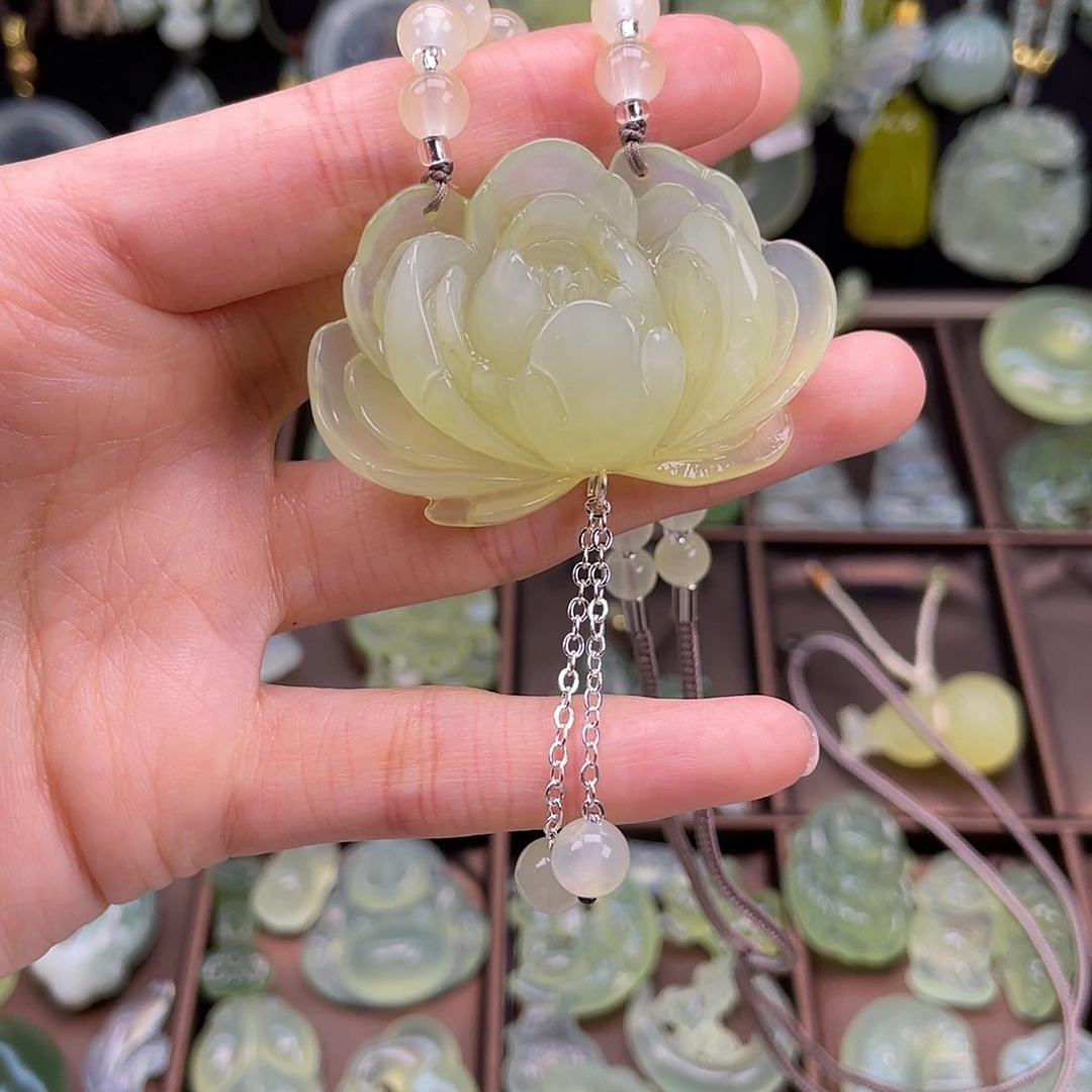 蛇纹石玉未镶嵌颈饰瑕疵款