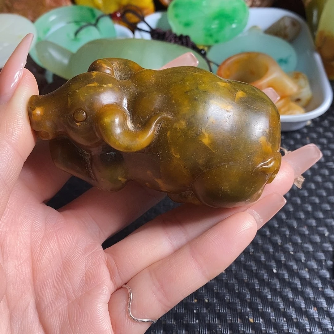 岫岩老玉（透闪石质玉）未镶嵌珠宝奇石