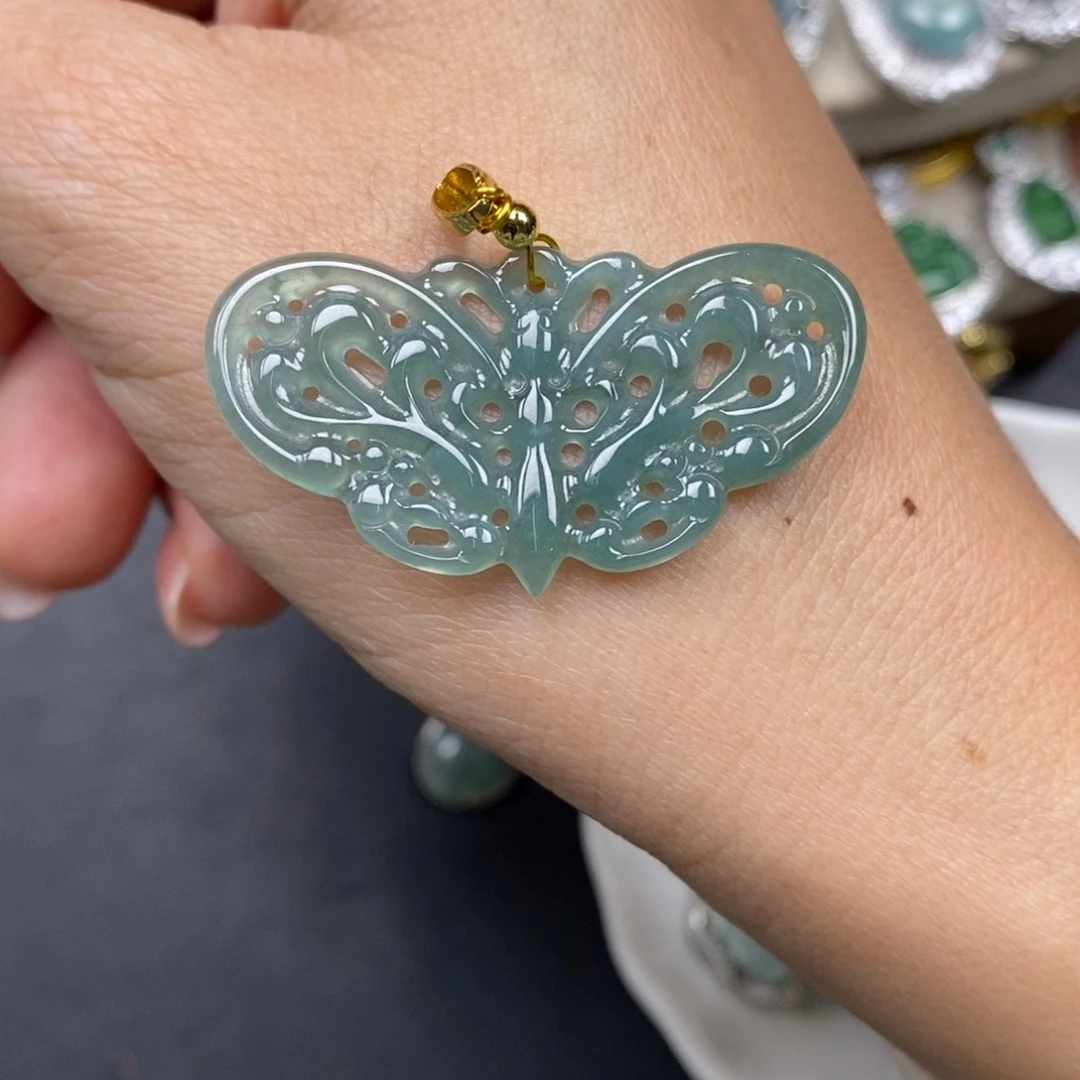 翡翠颈饰未镶嵌翡翠