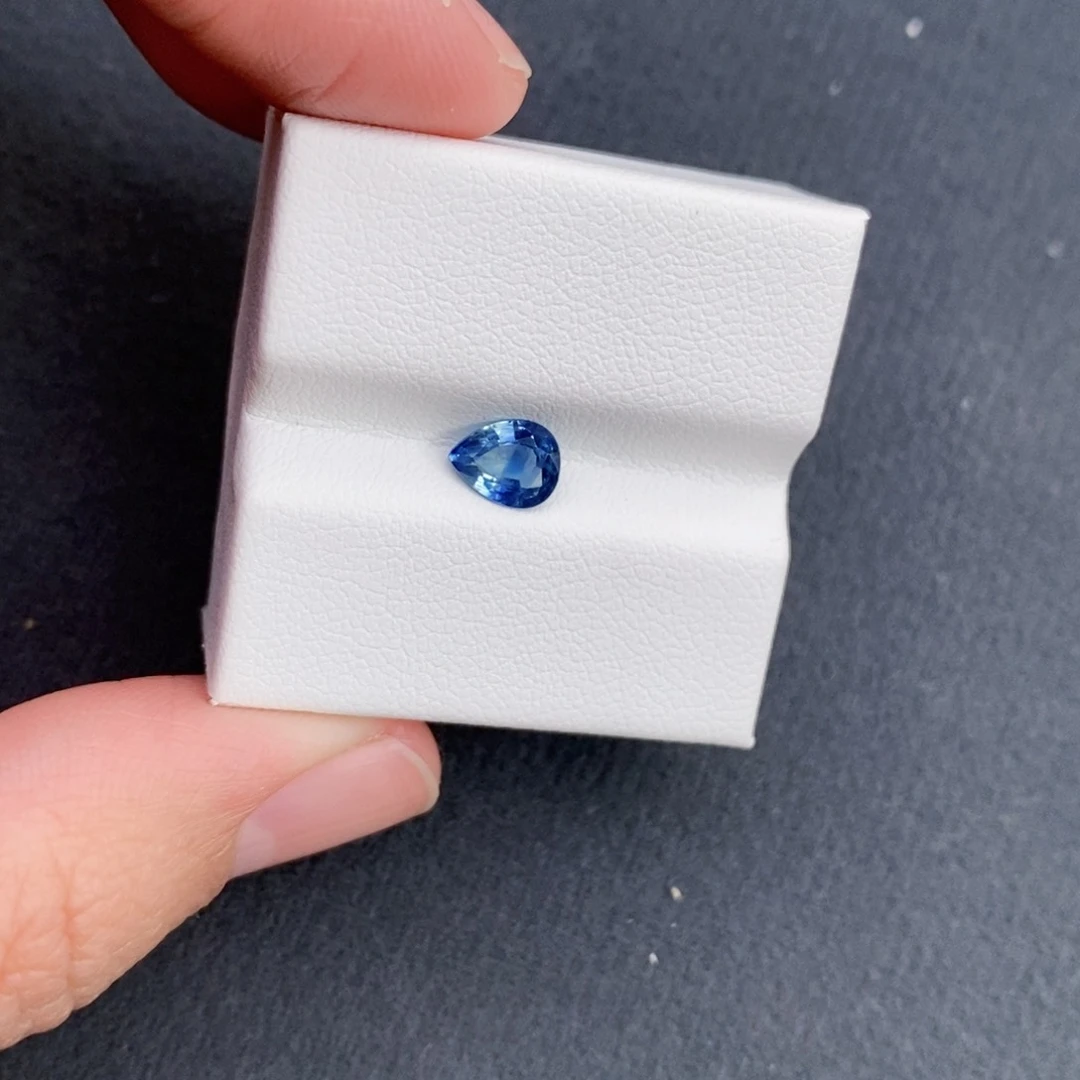 蓝宝石裸石未镶嵌