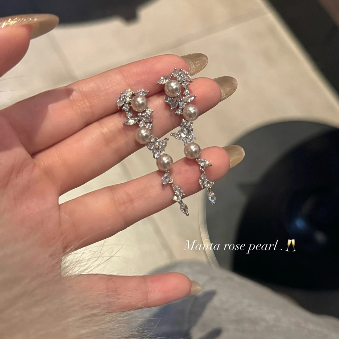 铜合金锆石耳饰 琉光晚宴 闪钻银色叶子珍珠流苏耳环高级感晚耳饰