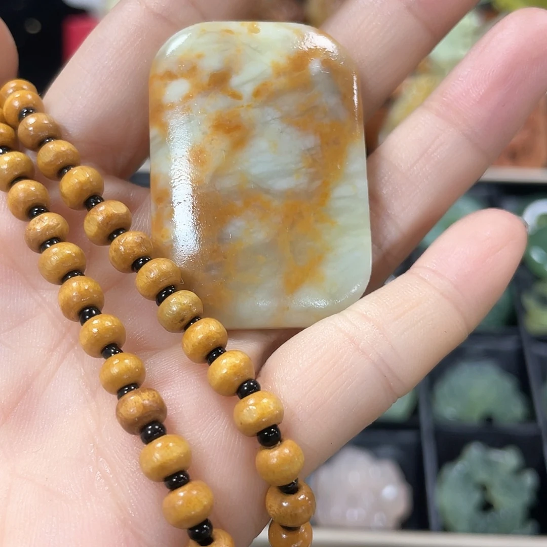 石英质玉颈饰合金