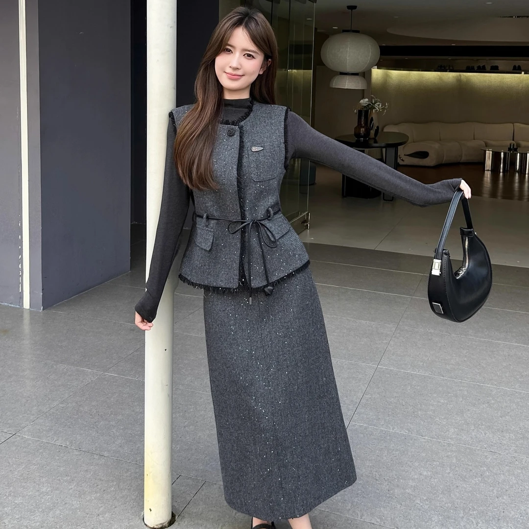 2025秋小香风名媛无袖呢料亮晶晶马甲+长袖打底衫半身裙三件套女