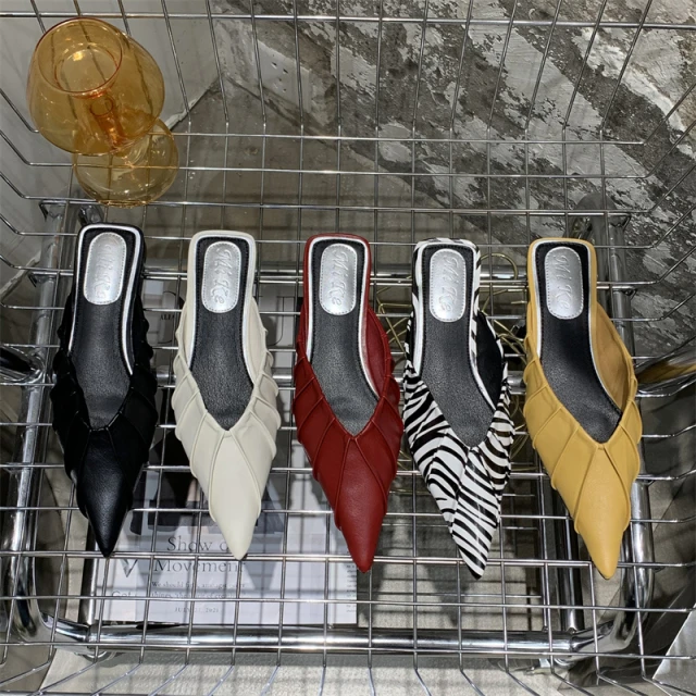 小众包头半拖鞋女夏外穿2025春新款尖头平底低跟网红凉拖懒人穆勒