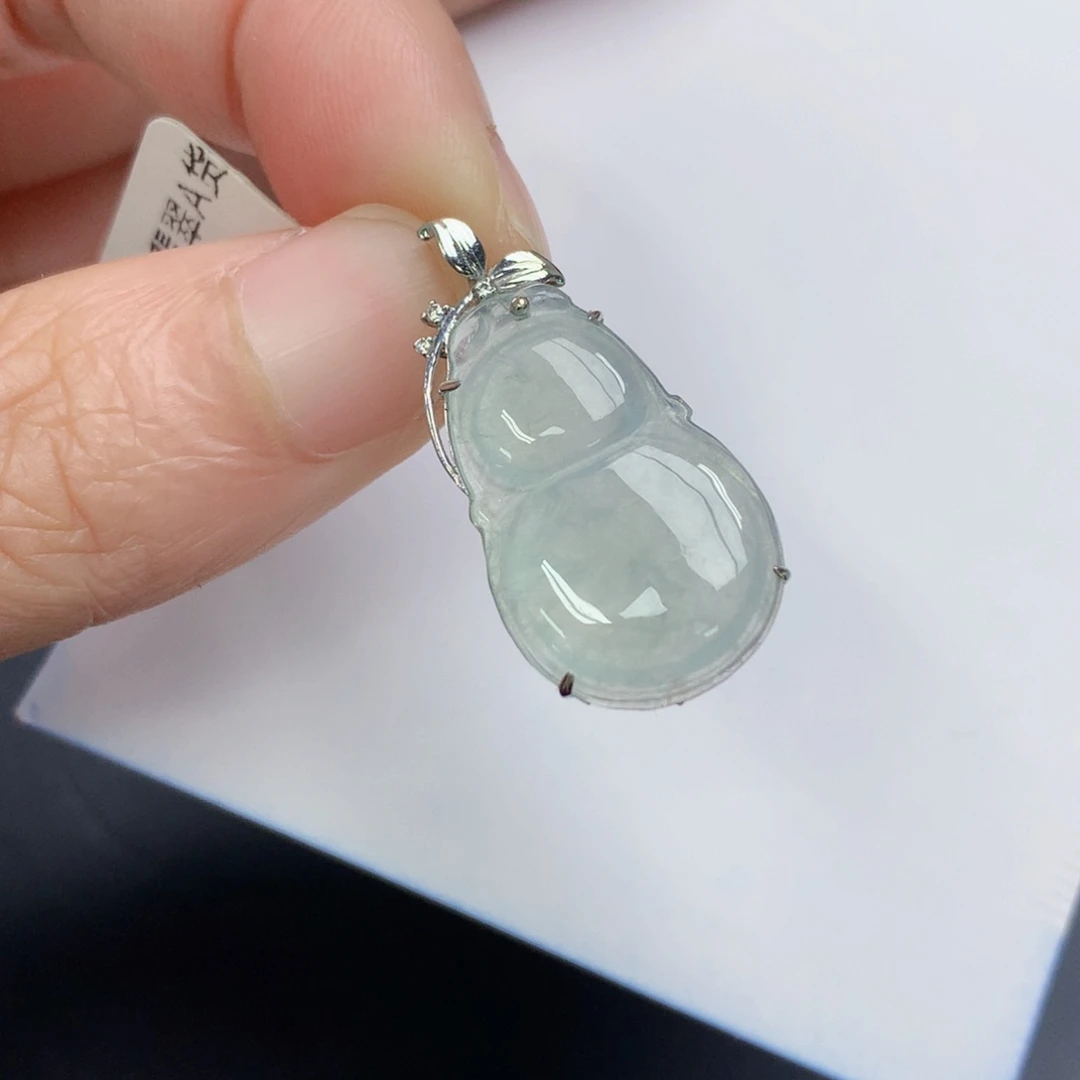 颈饰18K金镶嵌翡翠