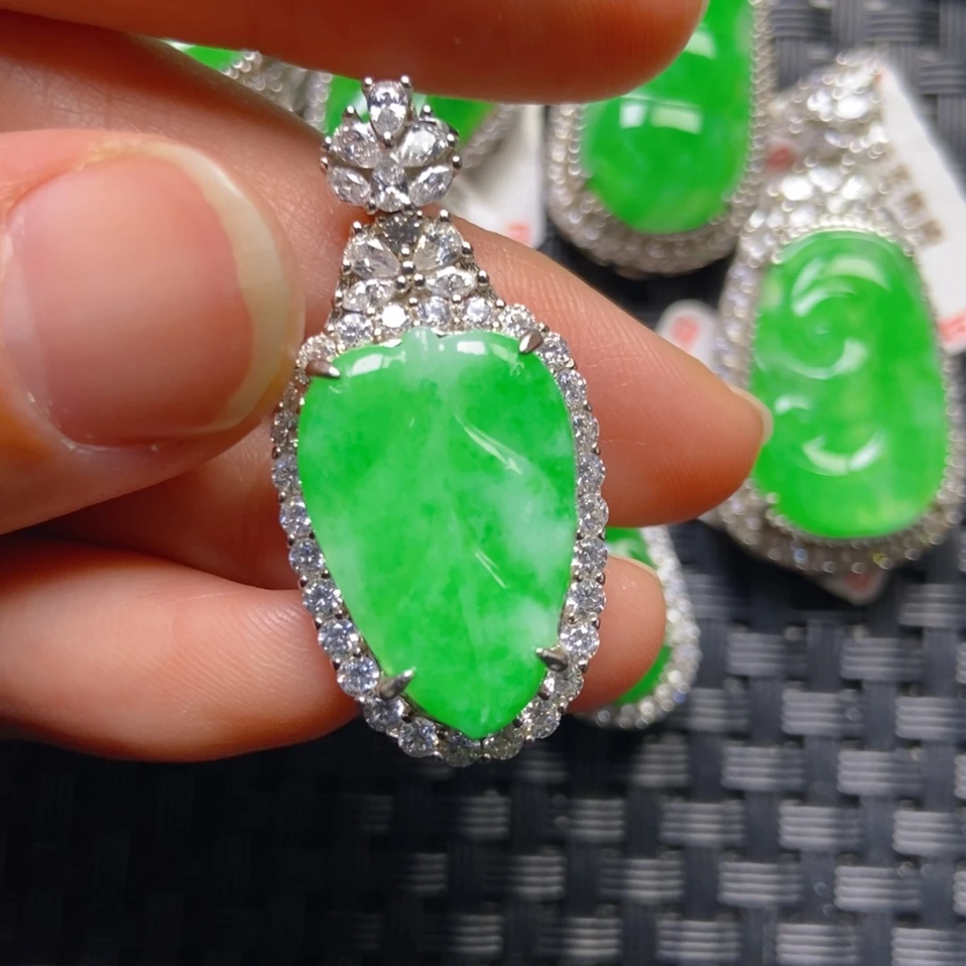 翡翠银S925镶嵌颈饰树叶吊坠