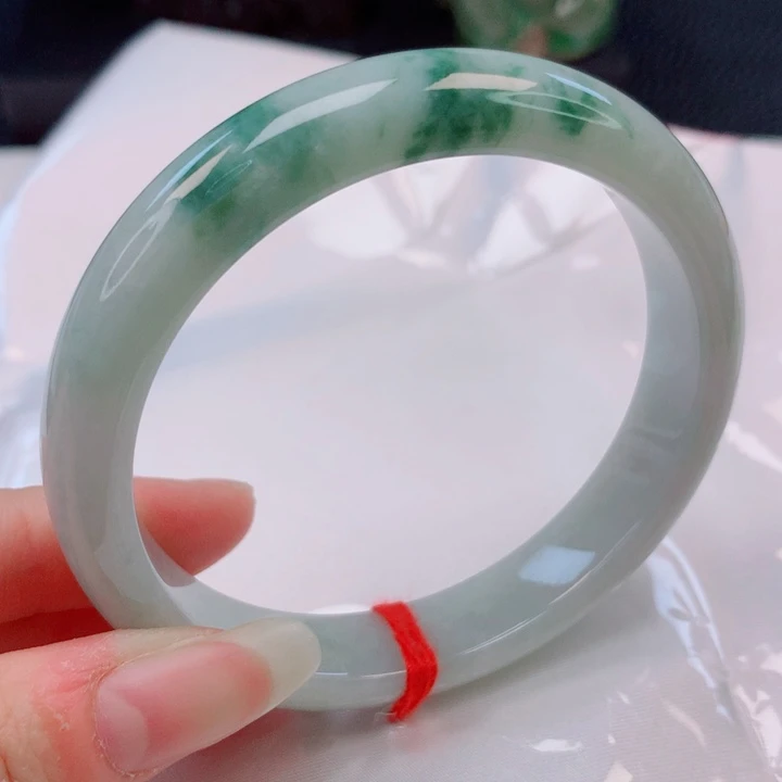 翡翠手镯未镶嵌57圈
