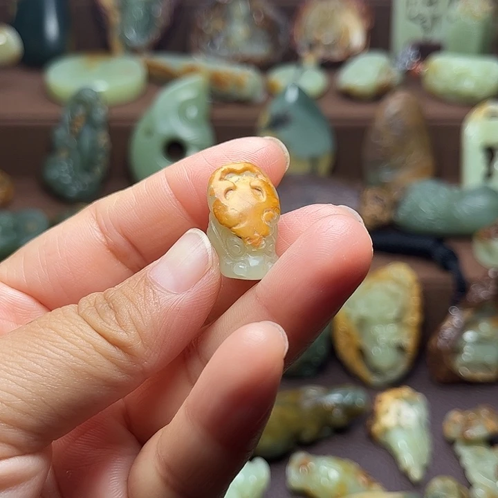 静***空和田玉未镶嵌颈饰
