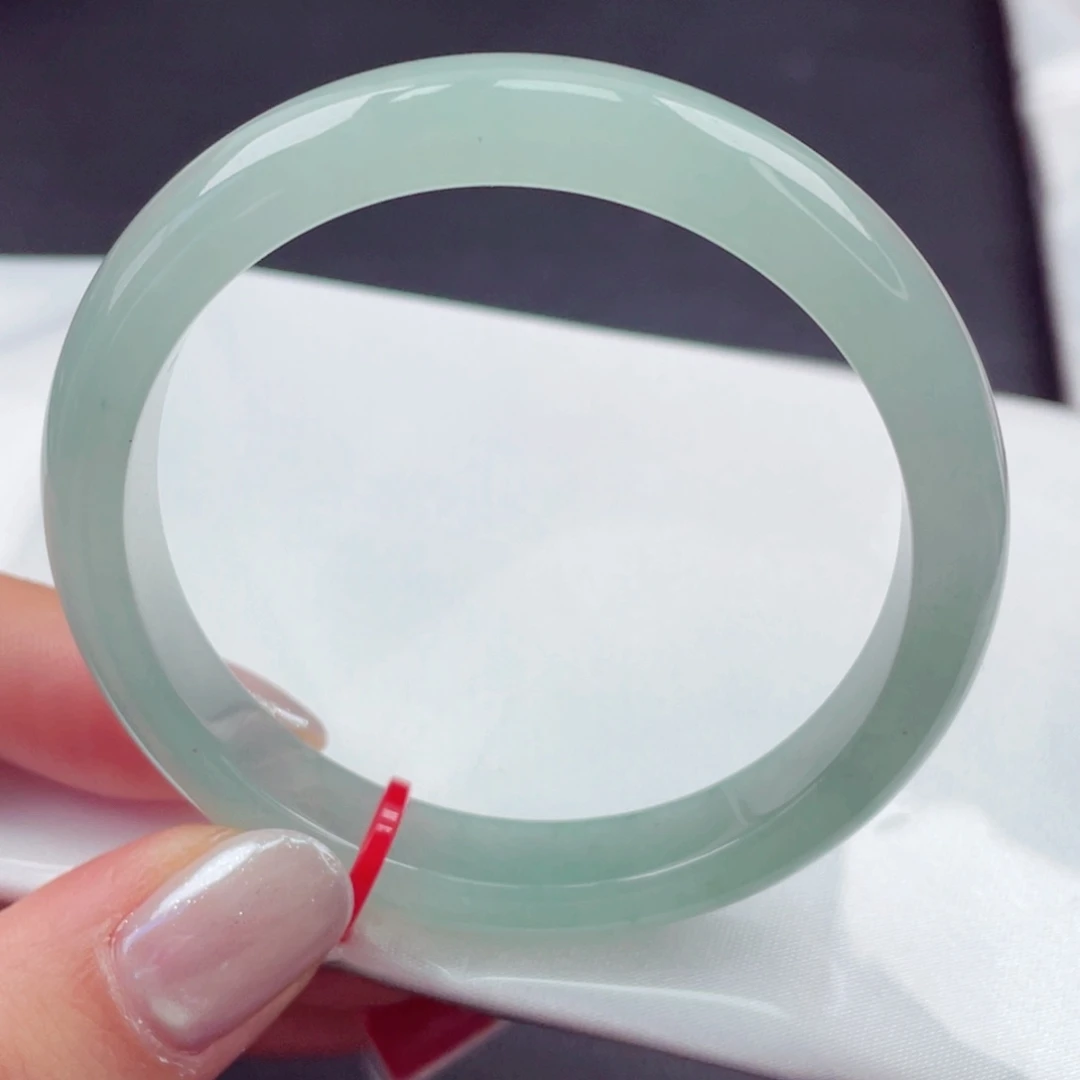 翡翠未镶嵌手镯51圈口冰无瑕疵有色点推荐！