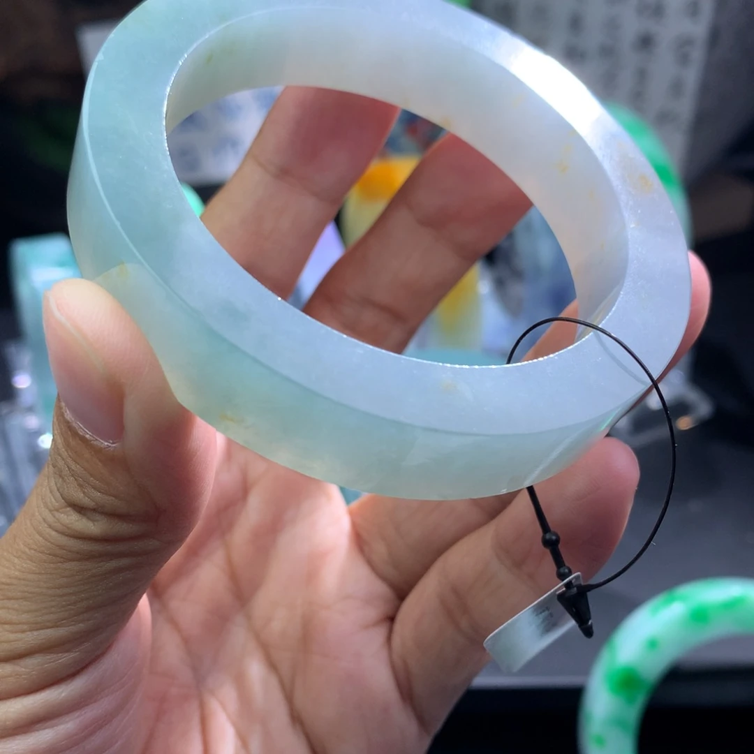 未镶嵌翡翠手镯定制翡翠