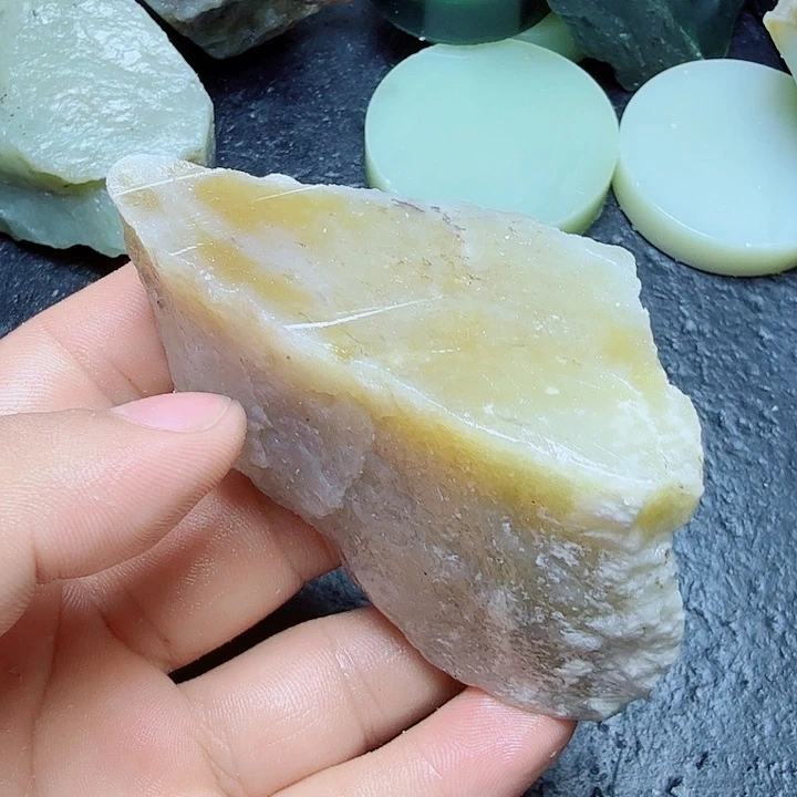 和田玉（糖玉）未镶嵌珠宝奇石