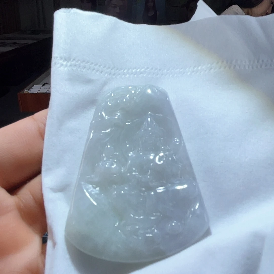 翡翠未镶嵌颈饰一