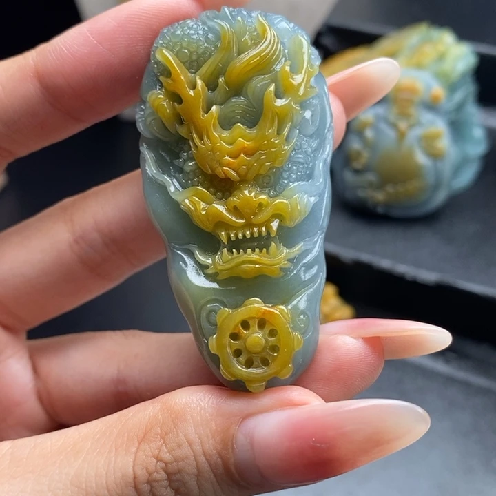定制翡翠未镶嵌龙牌