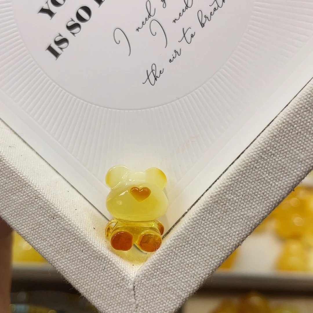 琥珀未镶嵌裸石小熊