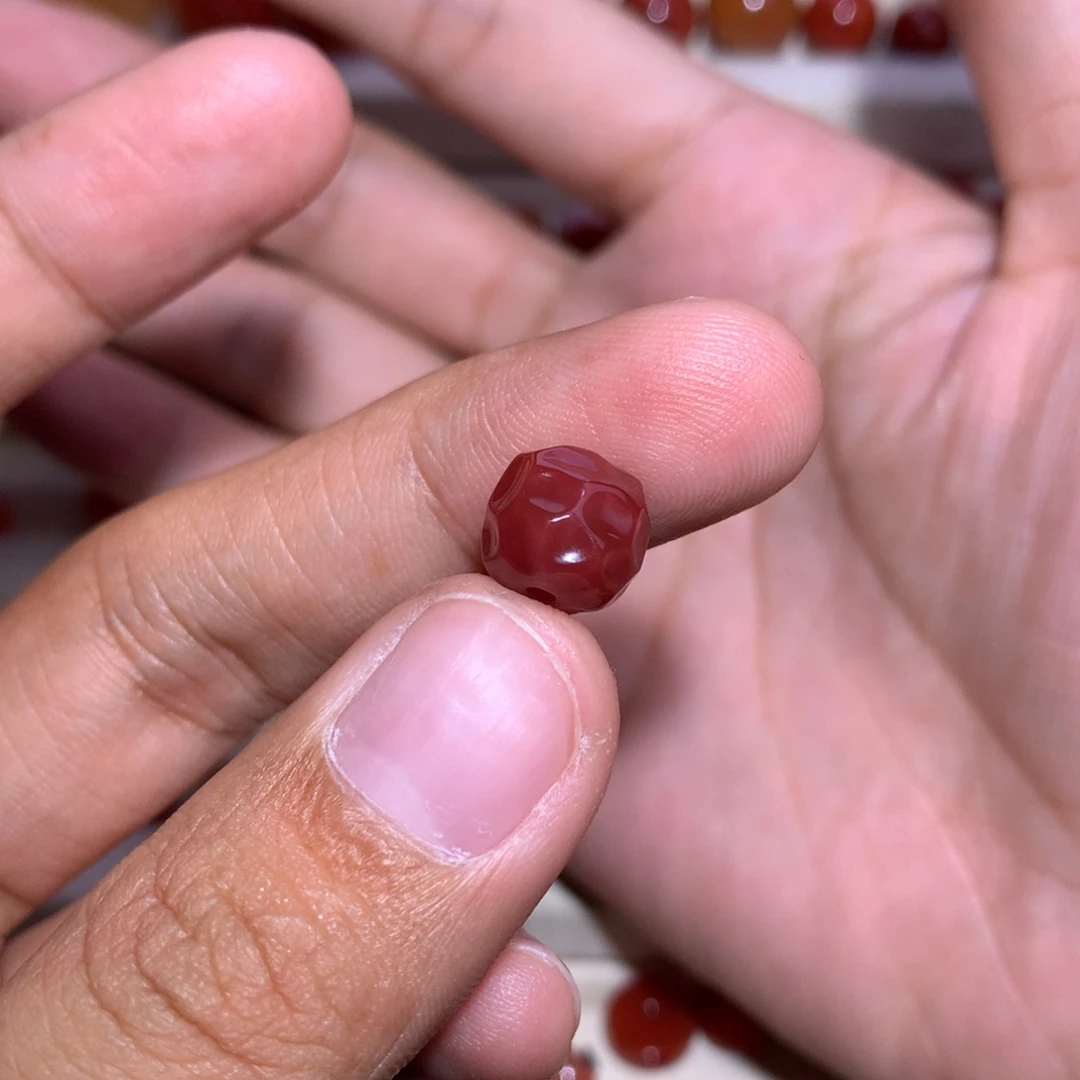 南红玛瑙未镶嵌瓦西牛血无相9.2×8.3有裂