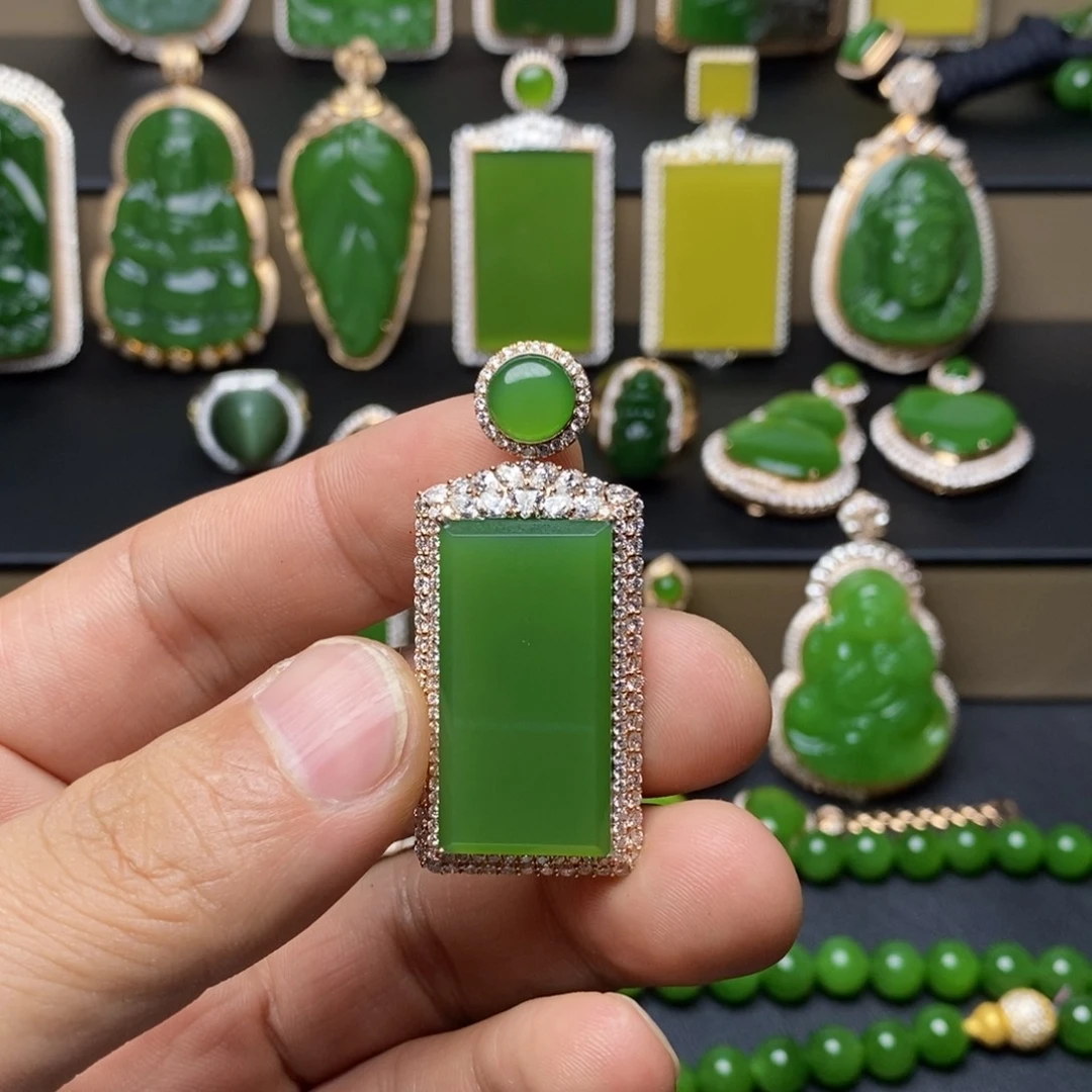 西***西和田玉（碧玉）18K金镶嵌颈饰