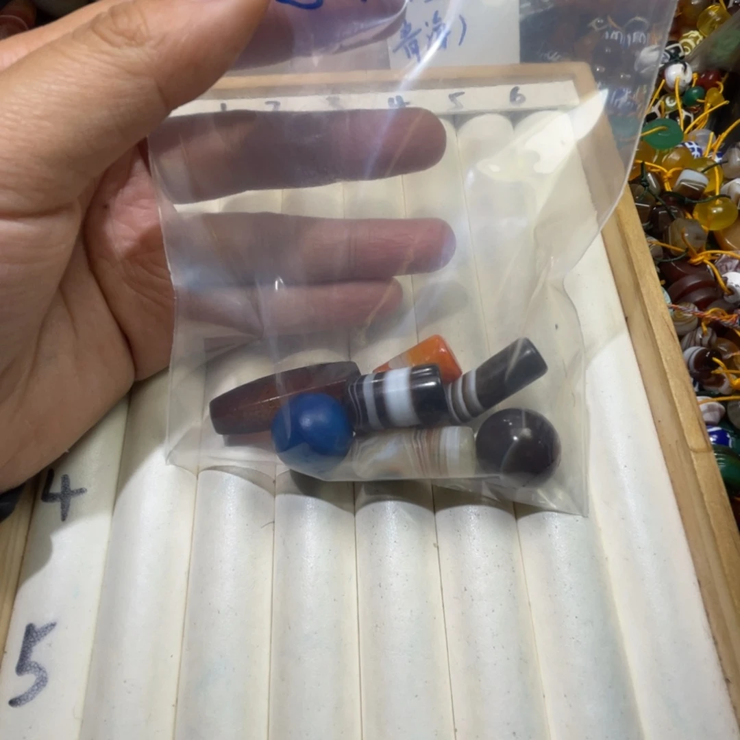 李***，玛瑙/玉髓未镶嵌珠宝半成品