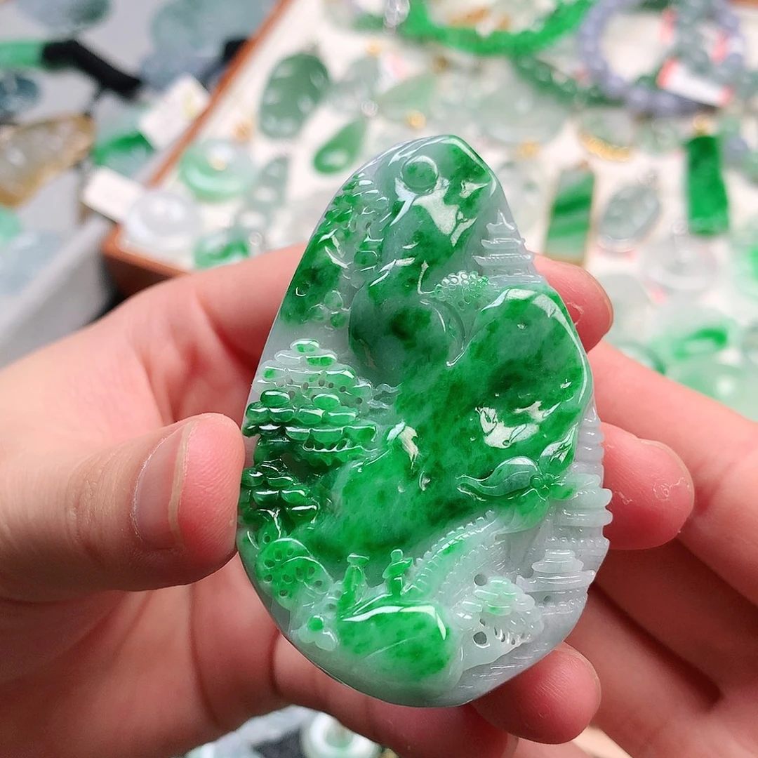 套链未镶嵌翡翠挂件