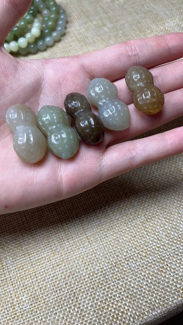 花生精致雕刻好事花生锁骨链（多样性发一）