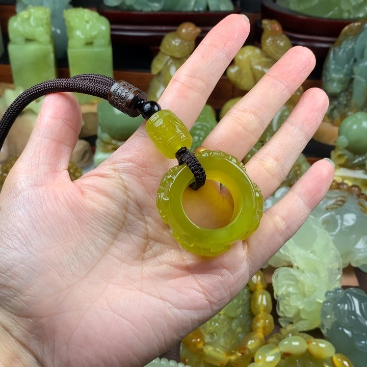 7***7岫玉未镶嵌手把件