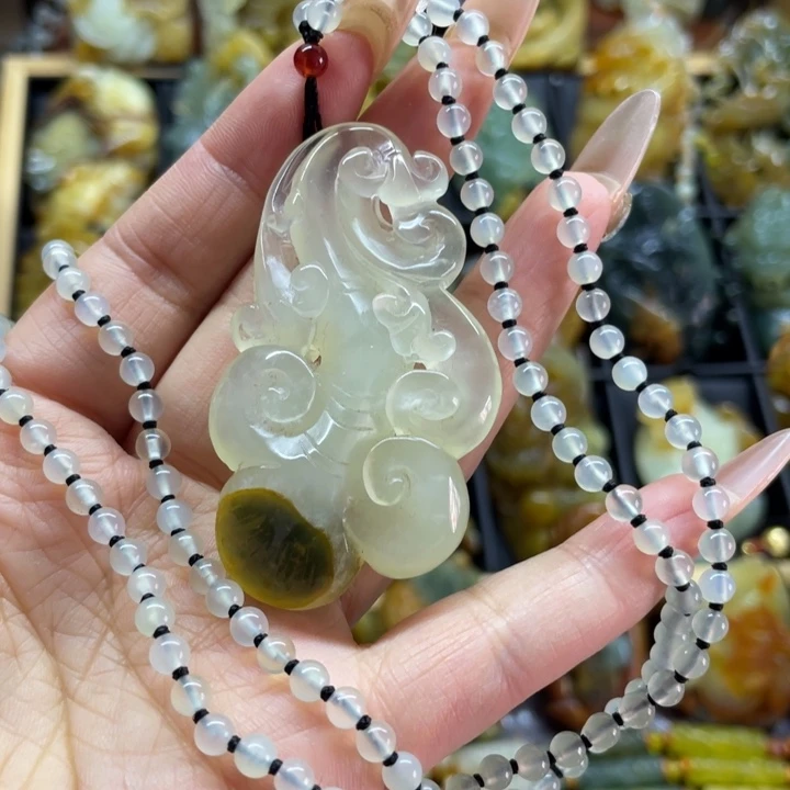 蛇纹石玉颈饰未镶嵌