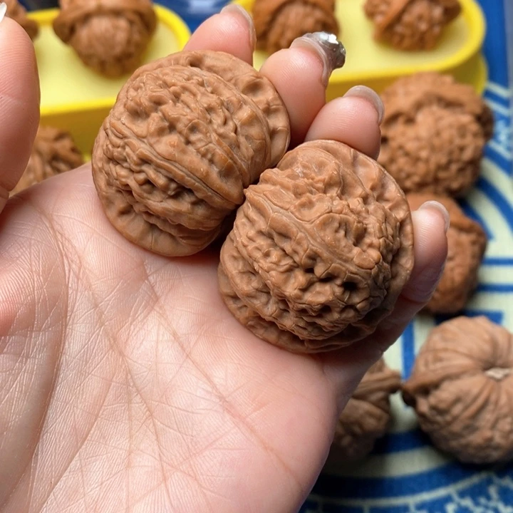 桃核吊坠白狮子40