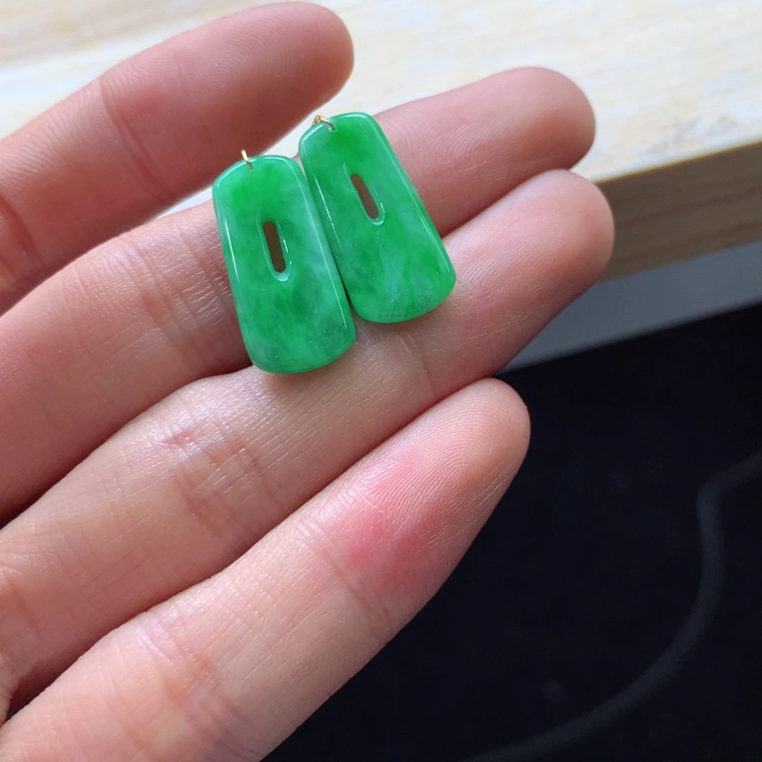 翡翠颈饰18K金镶嵌吊坠